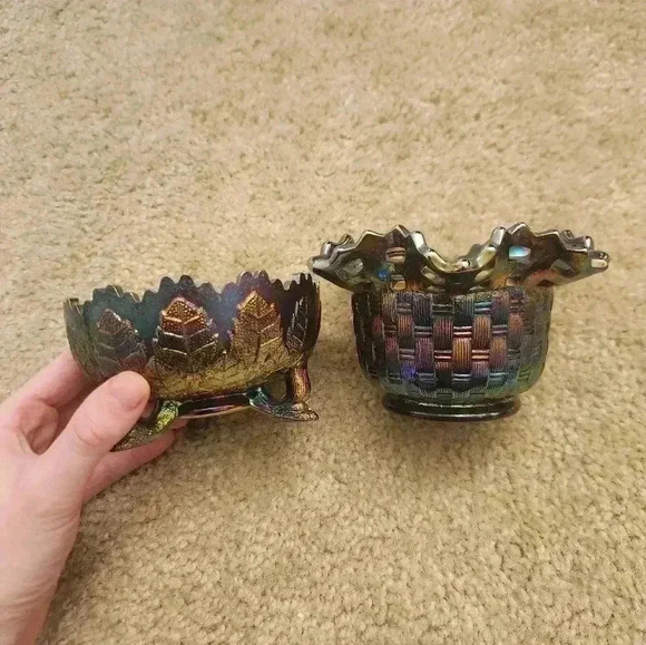 Set Of 2 Vintage Fenton Amethyst Carnival Glass Tri Footed Bowls Leaf Pattern - Picture 1 of 8